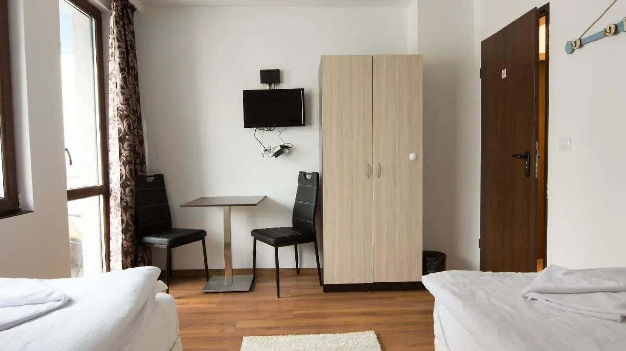 Guest Rooms Old Captain Burgaz Hostel